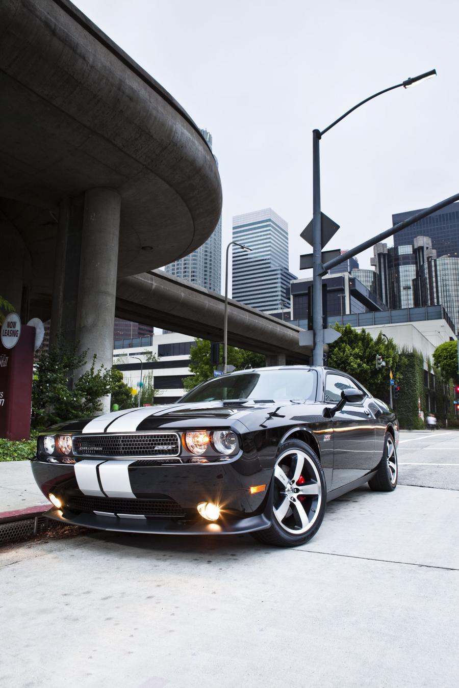  Dodge Challenger SRT8 392 2012 года  (фото 37 из 40)